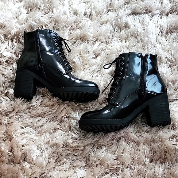 Pink and Pepper chunky heel lace-up bootie - Picture 2 of 7